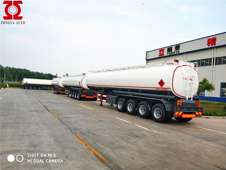 Xe đầu kéo chở nhiên liệu 4 trục