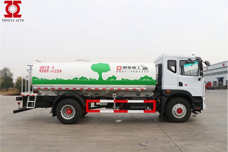 Xe tưới nước