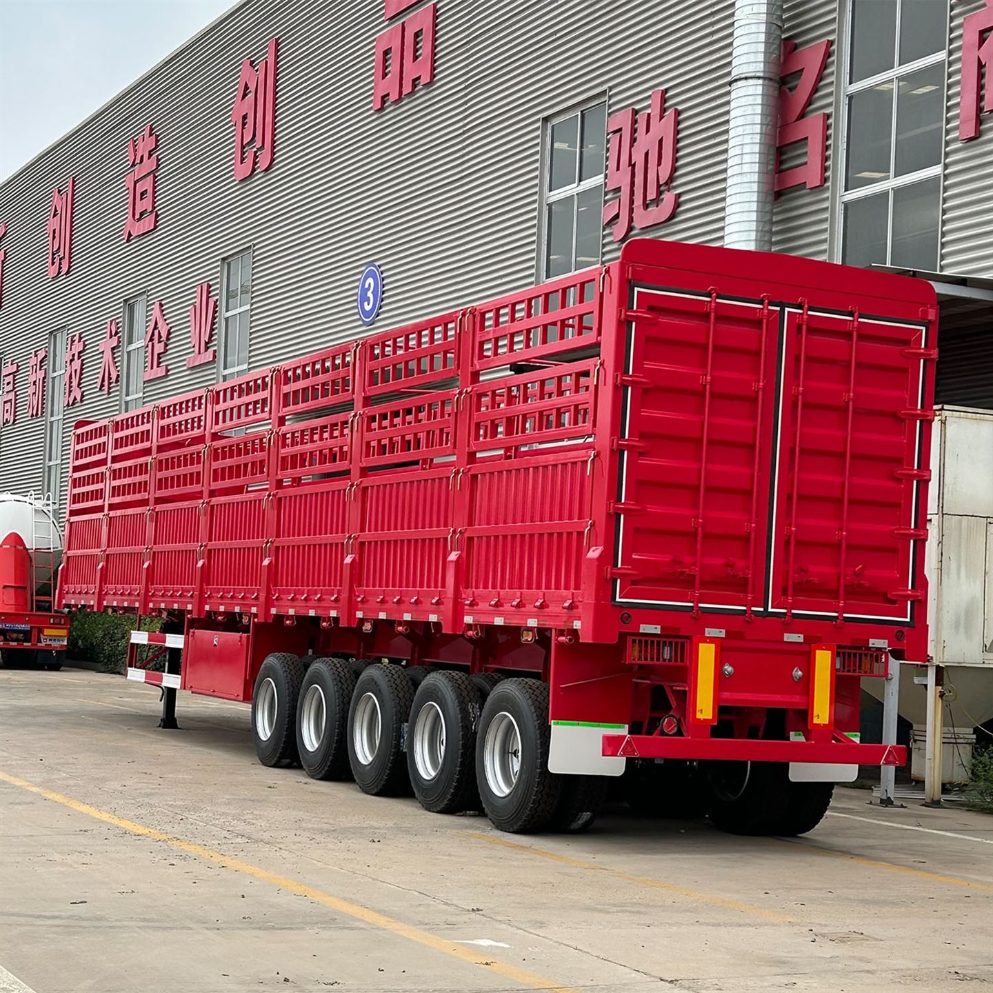 Hàng rào vận chuyển hàng hóa số lượng lớn 5 trục 60T Bán rơ moóc bán tường bên